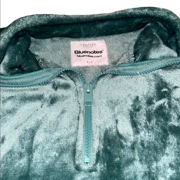 Cropped Velvet Sweater - Picture 3 of 3